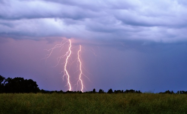 Synoptycy z IMGW ostrzegają przed burzami i upałami