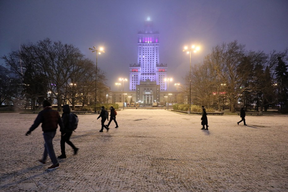 Przed nami mroźna noc. Uważajcie na marznące mgły!