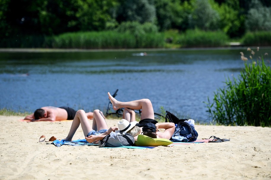 Synoptyk IMGW: W środę upał i burze, na zachodzie pochmurno i rześko /Darek Delmanowicz /PAP