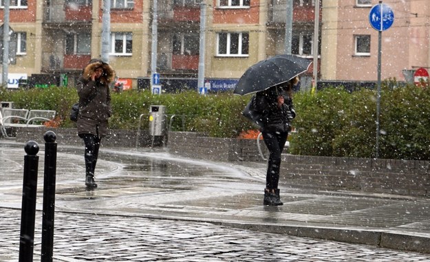 Synoptyk IMGW: We wtorek w całym kraju deszcz i deszcz ze śniegiem / 	Marcin Bielecki    /PAP