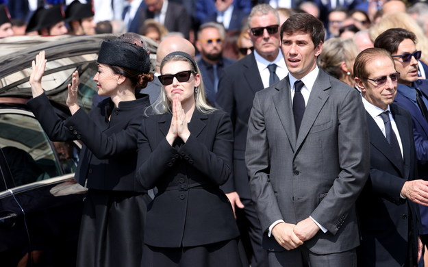 Synowie i córki Silvio Berlusconiego podczas uroczystości pogrzebowych w Mediolanie /MATTEO BAZZI    /PAP/EPA