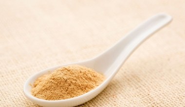 Syp płaską łyżeczkę do ciepłej wody i wypij na czczo. Rozruszasz jelita, ochronisz stłuszczoną wątrobę, cukier nie będzie skakał 