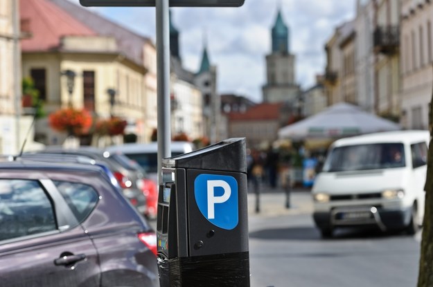 Sypią się mandaty za postój w strefie parkowania w Krakowie przez aplikacje mobilne /Wojciech Pacewicz /PAP
