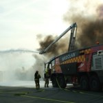 bezpieczeństwo Syreny i gęsty dym nad Portem Lotniczym Wrocław. Tak wyglądały ćwiczenia służb