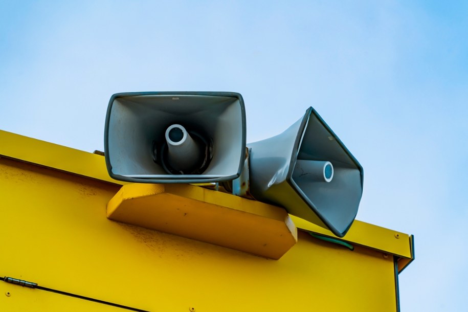 Syreny zawyją w godzinach między 16:55 a 18:00 /Shutterstock