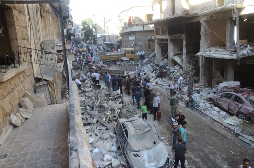 Syria. Ulice Aleppo po kolejnym bombardowaniu /PAP/EPA