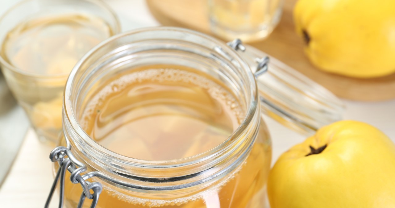 Syrop lub sok z pigwy nada się do zimowej herbaty /123RF/PICSEL