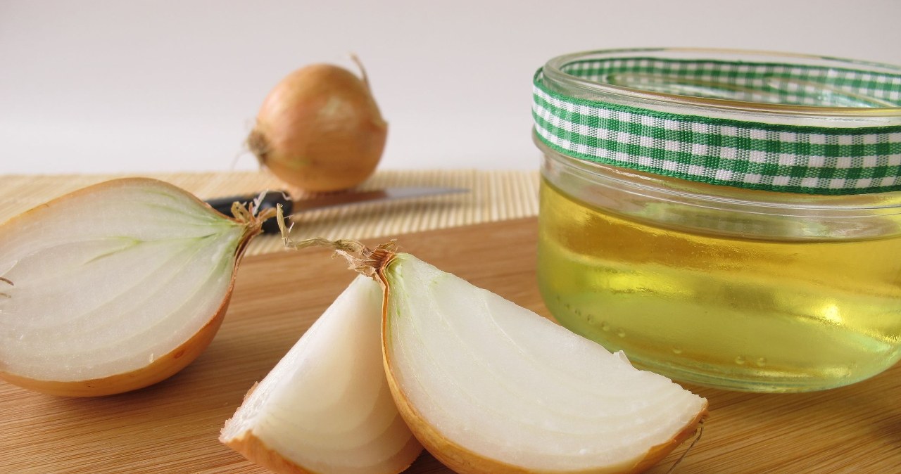 Syrop z cebuli z miodem jest wyjątkowo zdrowy /123RF/PICSEL