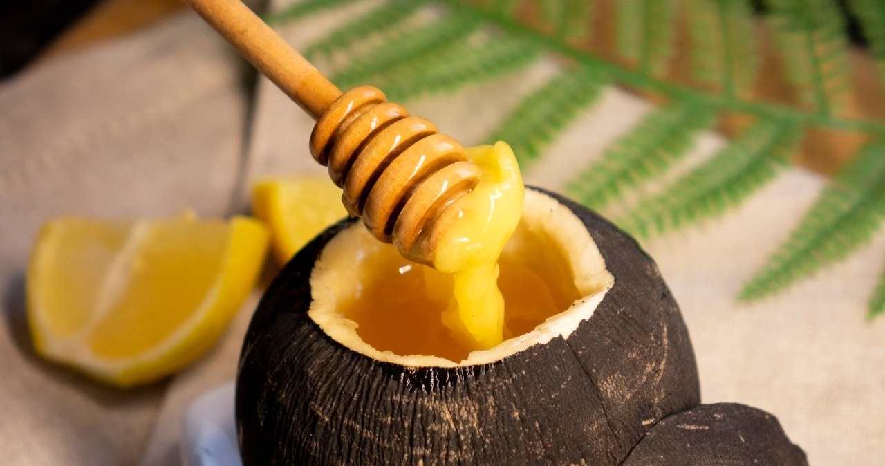 Syrop z czarnej rzepy jest od wieków obecny w medycynie ludowej /123RF/PICSEL