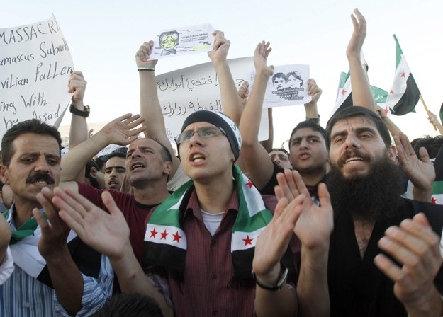 Syryjczycy mieszkający w Jordanii protestują przeciwko reżimowi Baszara el-Asada. /JAMAL NASRALLAH /PAP/EPA