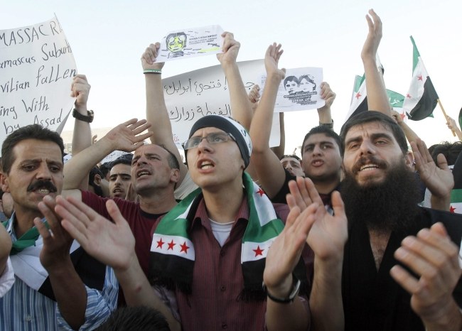 Syryjczycy mieszkający w Jordanii protestują przeciwko reżimowi Baszara el-Asada. /JAMAL NASRALLAH /PAP/EPA