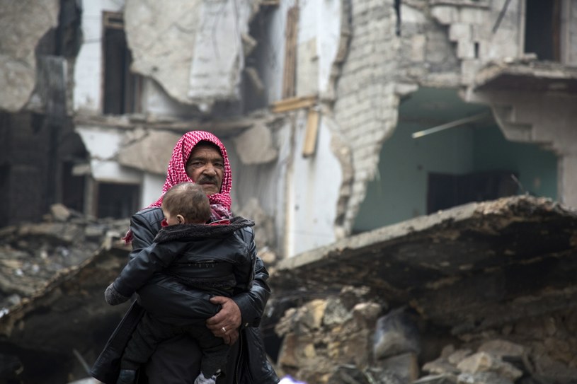 Syryjczycy opuszczają Aleppo /AFP