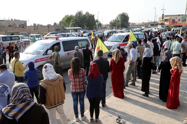 Syryjscy Kurdowie pojawili się na trasie ambulansów przewożących rannych w ofensywie tureckiej /	AHMED MARDNLI /PAP/EPA
