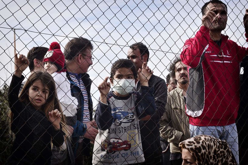 Syryjscy migranci w obozie w Atenach /AFP