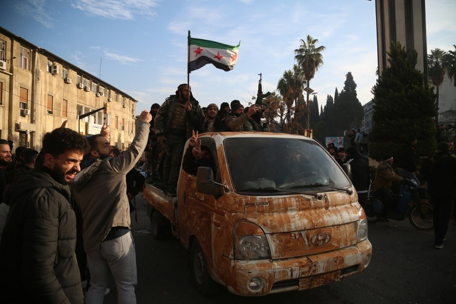 Syryjscy rebelianci na ulicach Damaszku /BILAL AL HAMMOUD /PAP/EPA