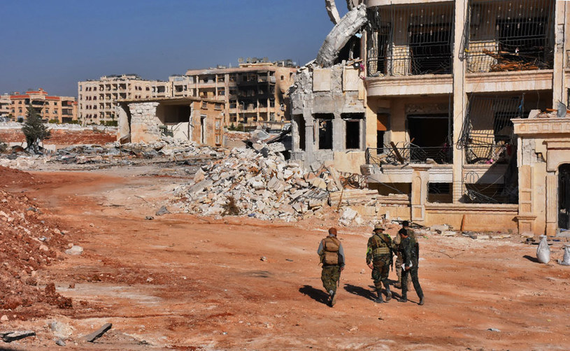 Syryjscy żołnierze w jednej z dzielnic Aleppo /AFP