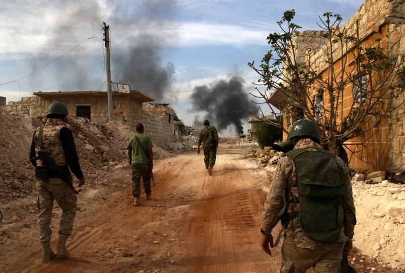 Syryjskie siły rządowe na przedmieściach Aleppo /AFP