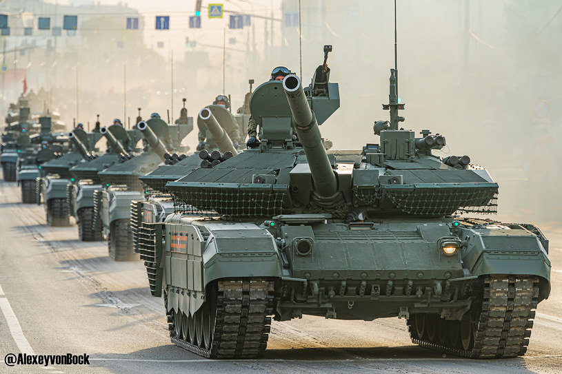 System hunter-killer T-90M pozwala dowódcy na automatyczne wyznaczenie celu, po czym działonowemu pozostaje tylko dokonać paru poprawek i nacisnąć spust. Rosjanie chwalą to rozwiązanie jako nowoczesne, ale od początku XXI wieku posiada je m.in. Leopard 2