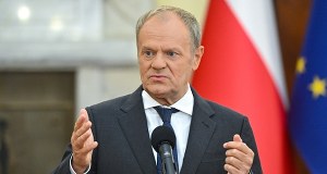 "System jest zwyrodniały". Donald Tusk zapowiada kontrole zarobków lekarzy