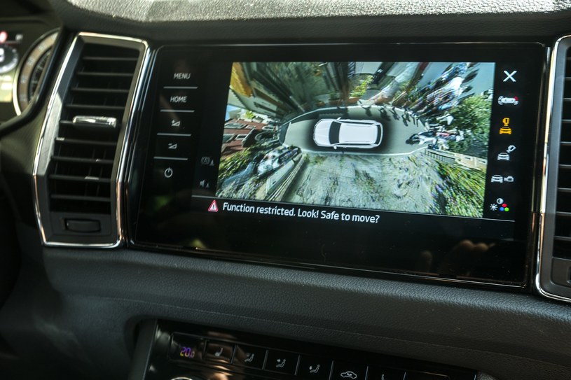 System kamer Area View pozwala obserwować przestrzeń wokół pojazdu w trybie panoramicznym /materiały prasowe