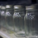 System kaucyjny dopiero startuje. Gdzie teraz wyrzucić szklane słoiki?
