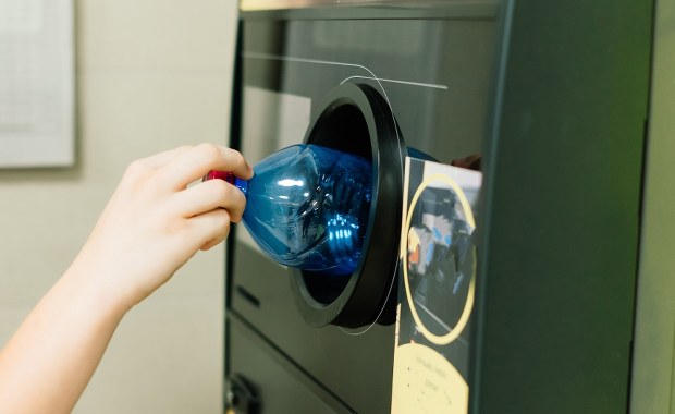 System kaucyjny w praktyce. Co musisz wiedzieć, by odzyskać pieniądze za opakowania?