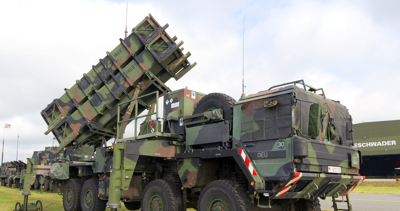 System  MIM-104 Patriot na niemieckim podwoziu podczas pokazów w Laage. 23 sierpnia 2014 /123RF/PICSEL