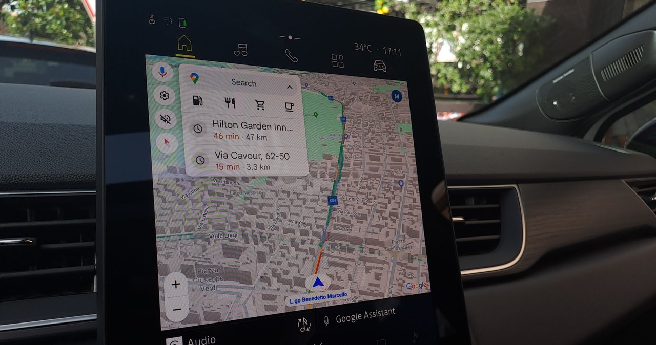 System multimediów Mitsubishi ASX oferuje teraz wbudowane usługi Google. Bez konieczności łączenia telefonu z autem możemy teraz skorzystać np. z Map Google. /Maciej Olesiuk /INTERIA.PL