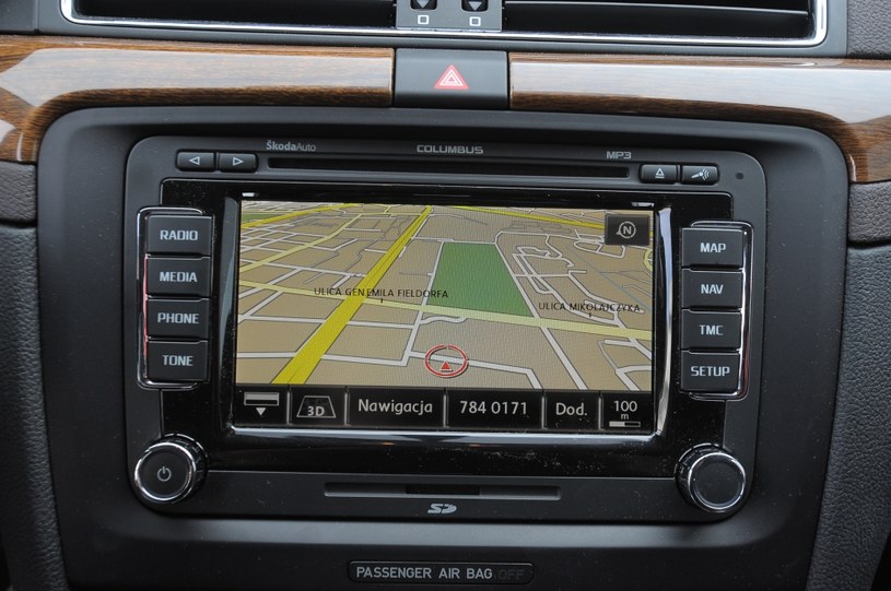 System nawigacji GPS Columbus z DVD, MP3 i wejściem SD. /Motor
