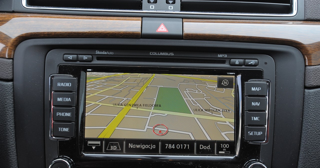 System nawigacji GPS Columbus z DVD, MP3 i wejściem SD. /Motor