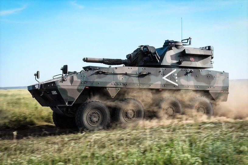 System Obra-3 wykorzystywany jest nie tylko na samobieżnych moździerzach M120 Rak, ale też m.in. polskich czołgach PT-91 Twardy, które niedługo trafią na Ukrainę. Analizuje on promieniem laserowym emitowane sygnały np. wrogiego pocisku kierowanego i w razie rozpoznania wroga, wyrzuca automatycznie granaty dymne.
