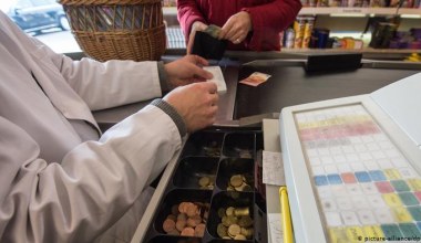 System się sprawdził. Wypłaty zapomóg w supermarketach