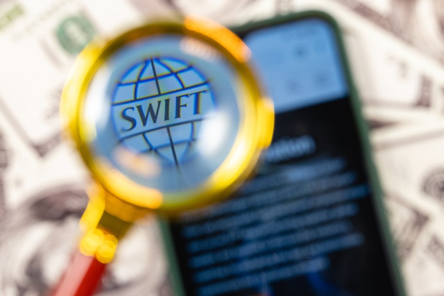 System SWIFT nie dla Rosji? /shutterstock /