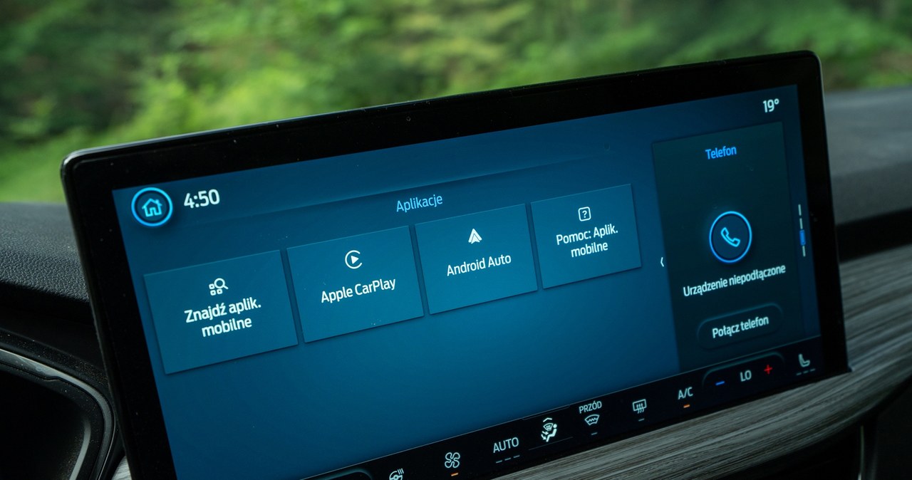 System SYNC 4 działa sprawnie i oferuje bezprzewodową łącznością zarówno z Apple CarPlay, jak i Android Auto. /materiały prasowe