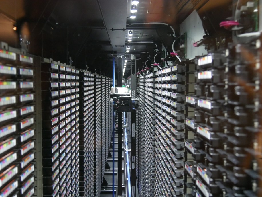 System zapisu na taśmach magnetycznych w CERN /Grzegorz Jasiński /RMF FM