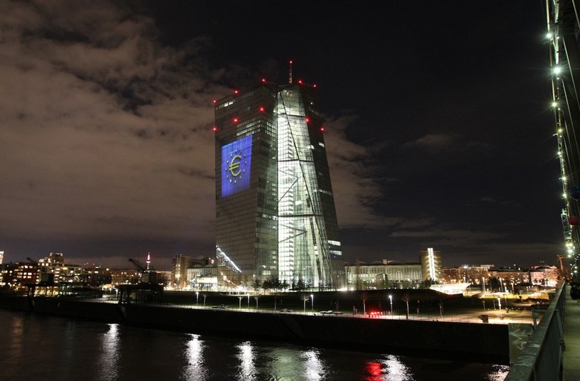 Sytuacja banków w strefie euro poprawia się. Na zdjęciu siedziba Europejskiego Banku Centralnego (EBC) we Frankfurcie nad Menem /DANIEL ROLAND /AFP
