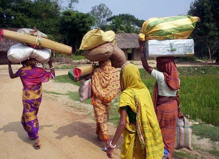 Sytuacja indyjskich kobiet na wsi łatwa nie jest. Ta historia to kolejny tego dowód... /AFP