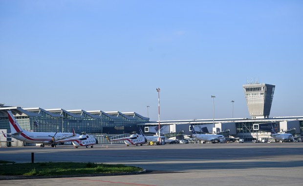 Sytuacja na lotniskach. LOT wydaje oświadczenie 