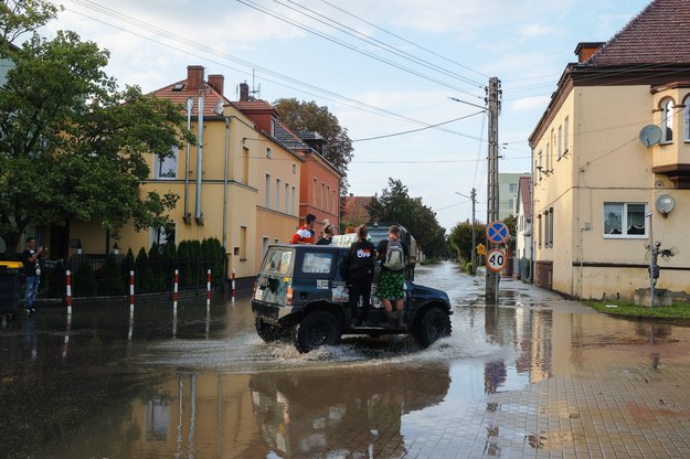 Sytuacja po powodzi w Lewinie Brzeski /Michał Meissner /PAP