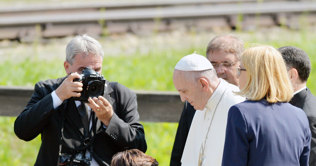 Sytuacja uchodźców oraz potrzeba otwartości na ludzi uciekających od wojen i głodu były elementem większości wystąpień papieża Franciszka wygłoszonych do uczestników Światowych Dni Młodzieży w Polsce /Łukasz Kalinowski /East News