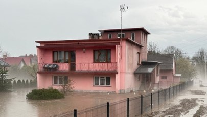 Sytuacja w Pawłosiowie jest tragiczna. Żołnierze i strażacy walczą ze skutkami żywiołu