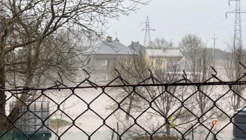 Sytuacja w Pawłosiowie jest tragiczna. Żołnierze i strażacy walczą ze skutkami żywiołu