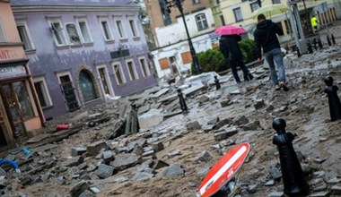 Szabrownicy i złodzieje na zalanych terenach. Premier reaguje, policja ostrzega