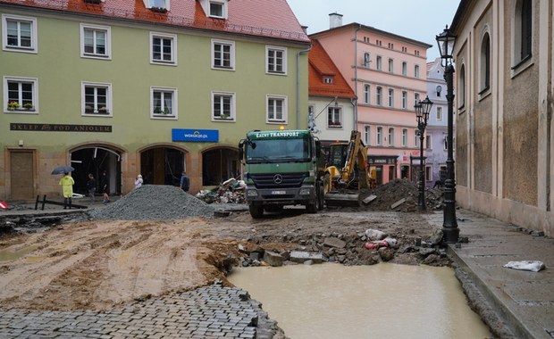 Szabrownicy na podtopionych terenach. "Noc nie będzie już waszym sprzymierzeńcem"