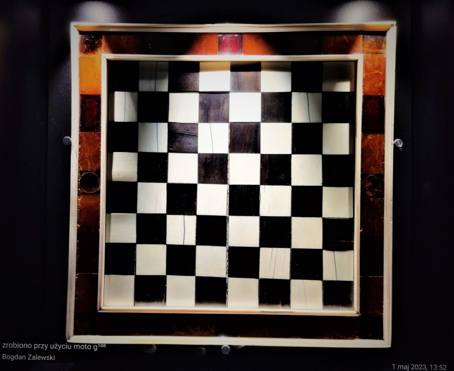 Szachy bez widocznych figur i pionów, z regułami, które wyłaniają się w trakcie gry /Bogdan Zalewski /RMF24