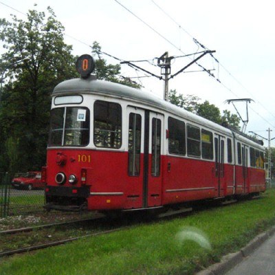 Szacuje się, że pełnej renowacji potrzebuje około 60-70  proc. polskiej infrastruktury tramwajowej /INTERIA.PL