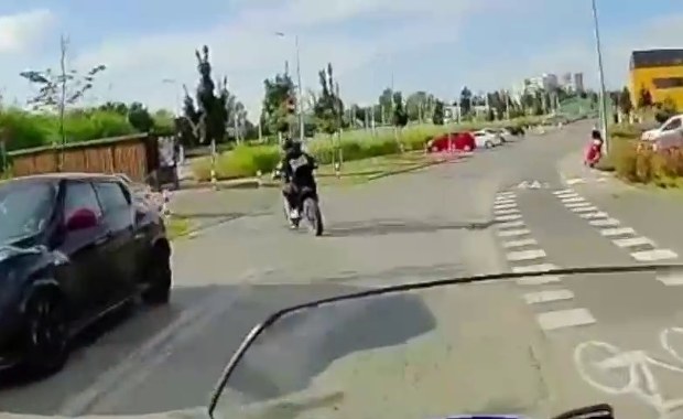 Szaleńczy pościg ulicami Piaseczna. 17-latek ma kłopoty [FILM]