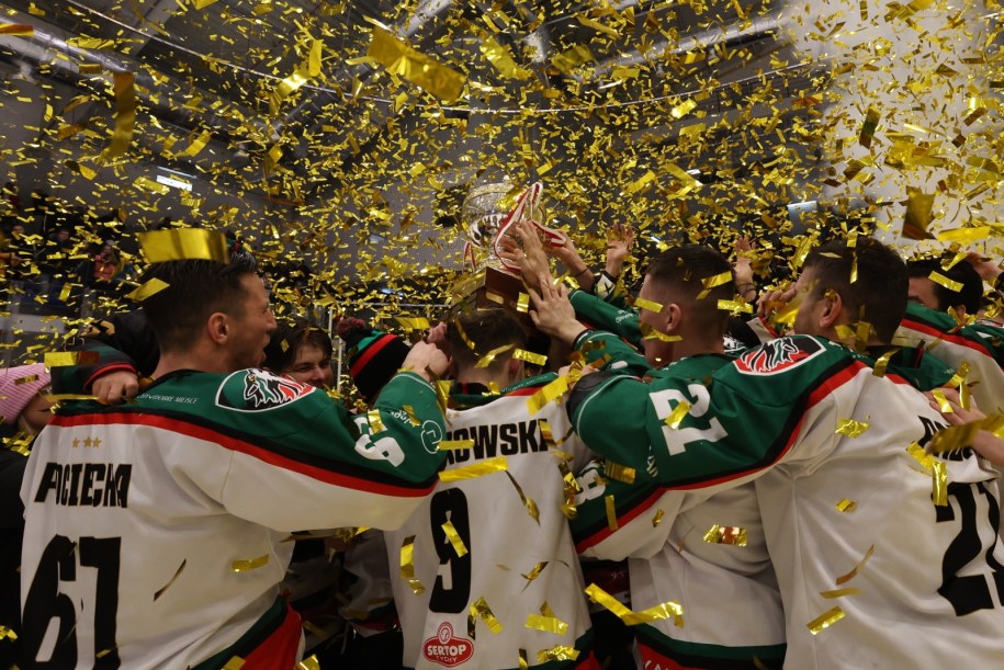 Szalona radość hokeistów z Tychów /Grzegorz Momot /PAP