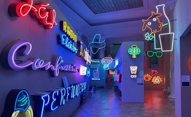 ​Szanghaj, Bajeczny, Jaś i Małgosia. Muzeum Neonów wraca na kulturalną mapę stolicy