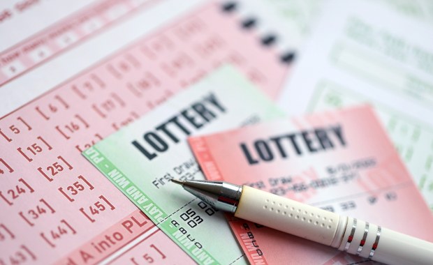 Szansa jedna na 24 biliony. Wygrali na loterii... dwa razy